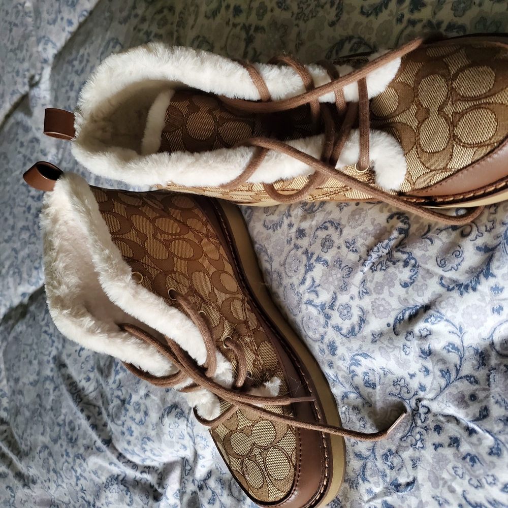 Women's Brown Fur-Lined Boots